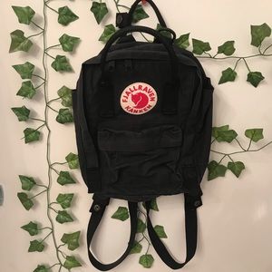 black mini fjallraven kanken
